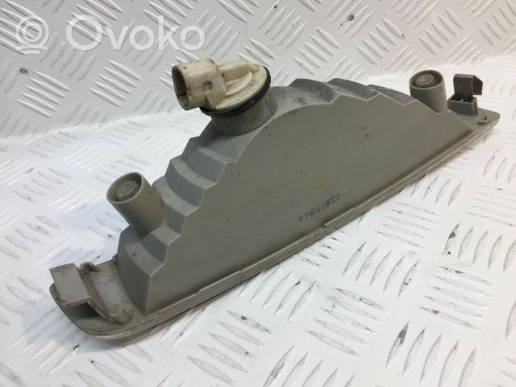 Opel Vivaro Etupuskurin suuntavilkku 084421601LF