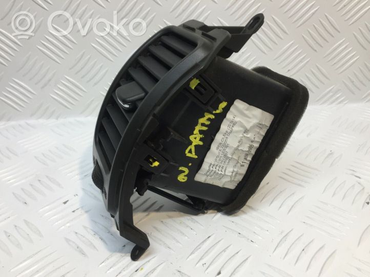 Nissan Pathfinder R51 Copertura griglia di ventilazione laterale cruscotto 68761EB301