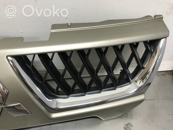 Mitsubishi Pajero Sport I Etupuskurin ylempi jäähdytinsäleikkö 7450A029