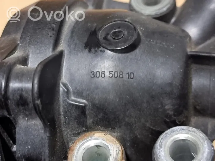 Volvo C30 Boîtier de thermostat / thermostat 30650810