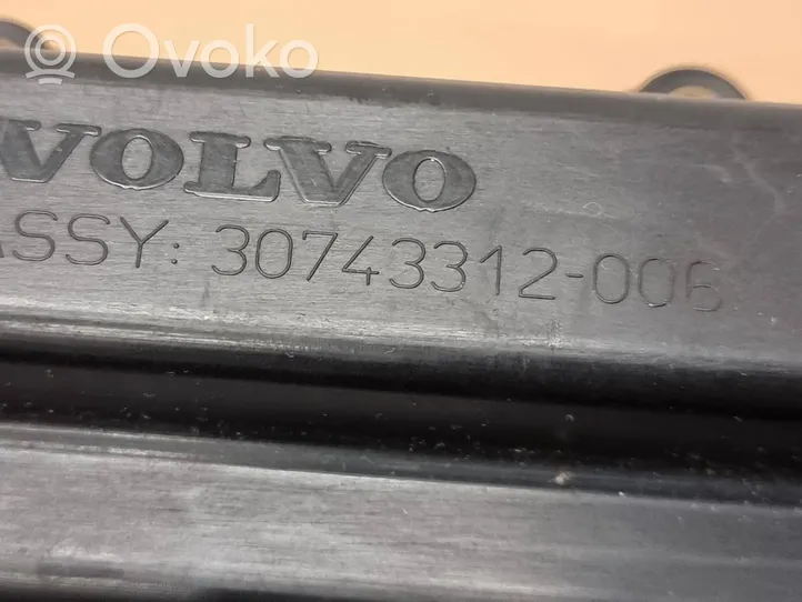 Volvo V70 Kolektor ssący 30743259