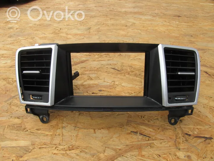 Mercedes-Benz GL X166 Centrālais gaisa ventilācijas režģis a1668300854