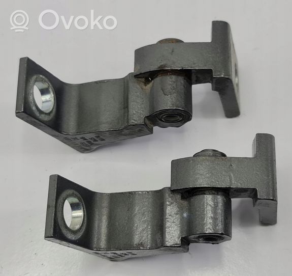 Porsche Cayenne (92A) Set di cerniere portiera anteriore 8K0831401A