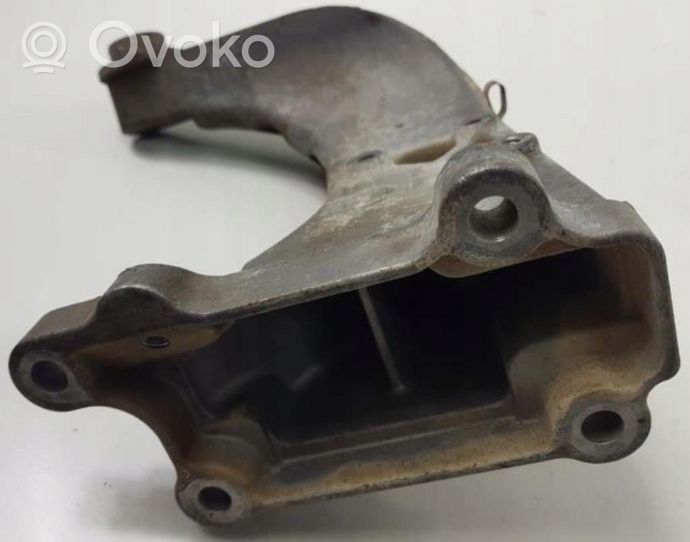 Mercedes-Benz C AMG W203 Engine mounting bracket A1122235104