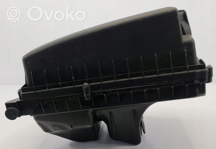 Volvo XC70 Air filter box 30748207