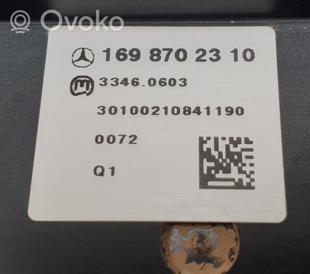 Mercedes-Benz A W169 Istuimen säädön kytkin 1698702310