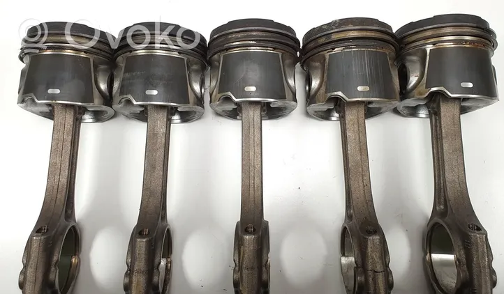 Volvo V60 Piston with connecting rod 81L123