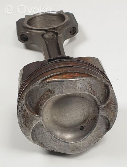 Ford Focus Piston with connecting rod PK30