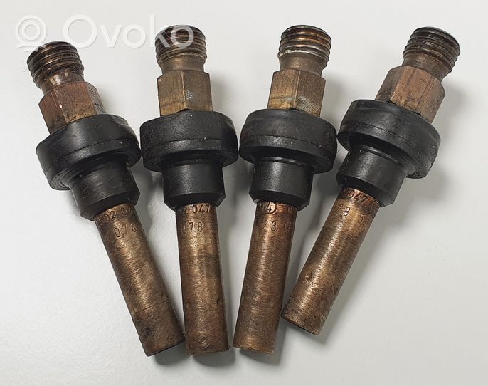 Mercedes-Benz 190 W201 Fuel injectors set 0000785623