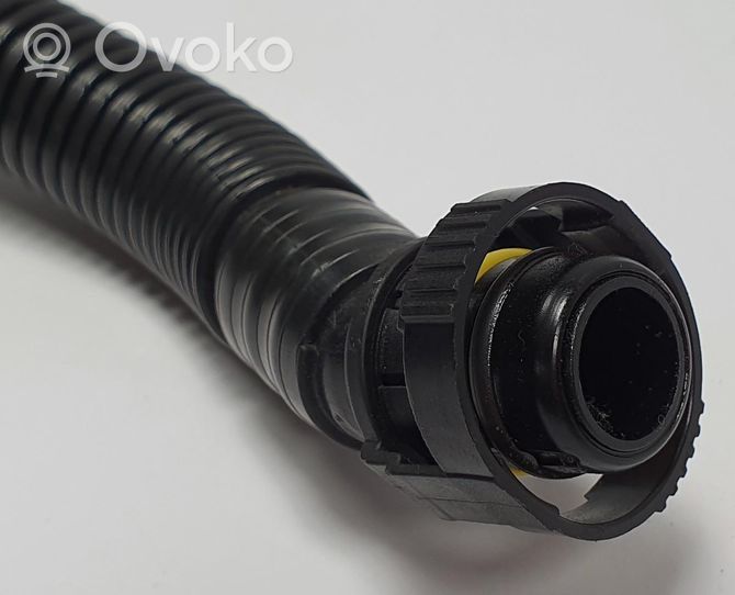 Ford Fiesta Breather hose/pipe CM5G-6758-DA