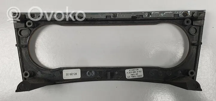 Mercedes-Benz C W203 Panelės apdailos skydas (centrinis) A2036804182