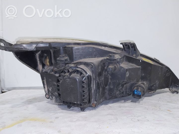 Ford Focus Lampa przednia XS4113006