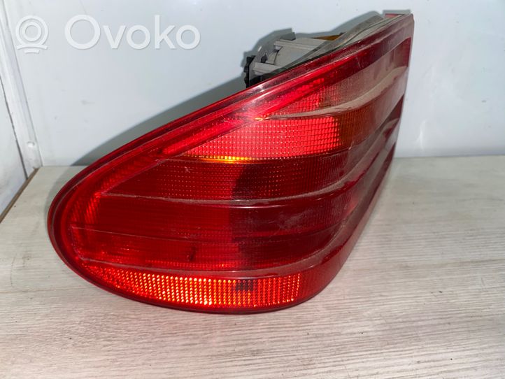 Mercedes-Benz E W210 Lampa tylna 197041l