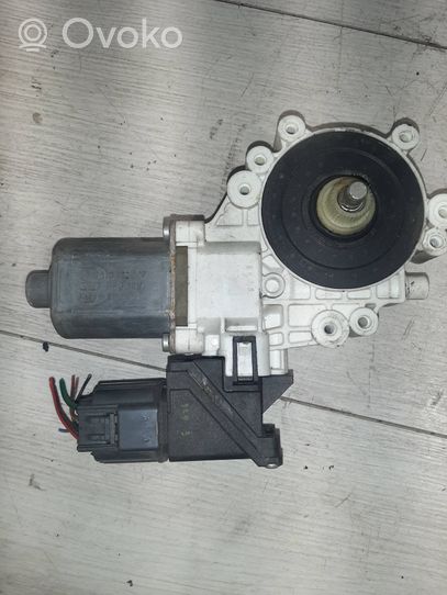 Mitsubishi Colt Moteur de lève-vitre de porte avant 130822207