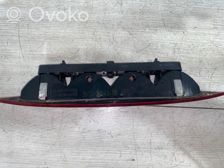 Mitsubishi Colt Luce d’arresto centrale/supplementare MR957379