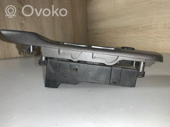 Nissan X-Trail T30 Support bouton lève vitre porte avant 80961