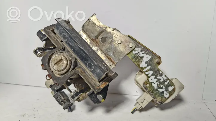 Skoda Octavia Mk1 (1U) Poignée extérieure de hayon arrière 1U9827565G
