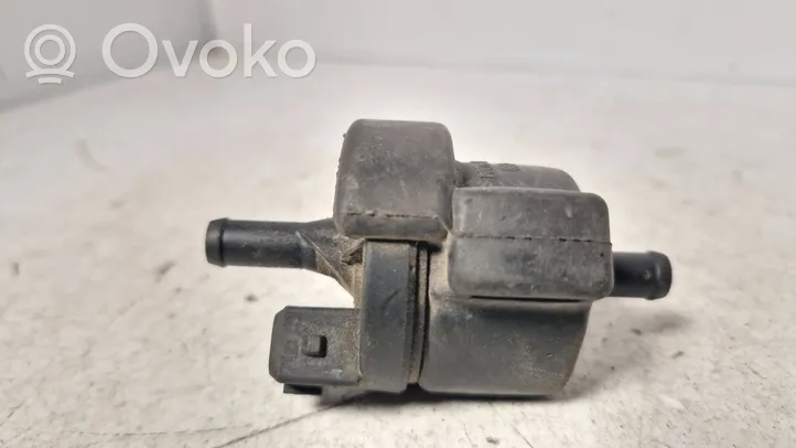 Volkswagen Touran I Valve vacuum 058133459