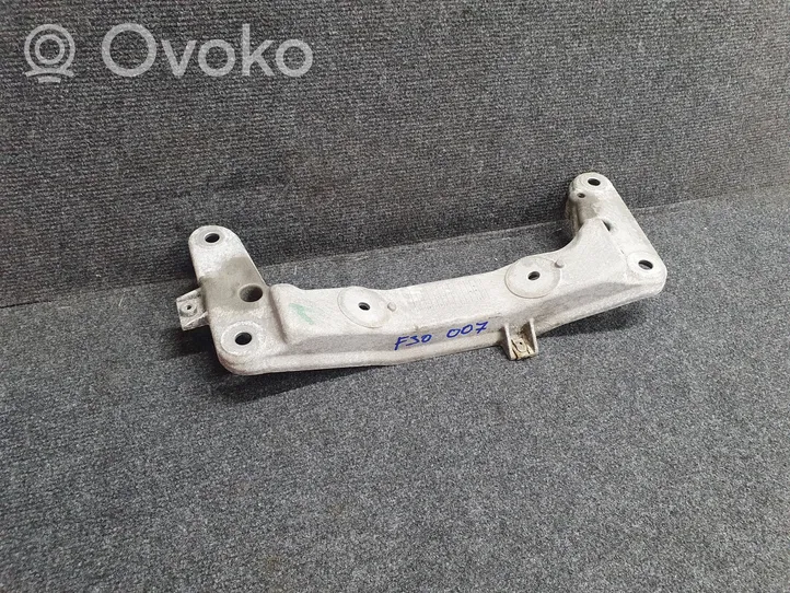 BMW 3 F30 F35 F31 Soporte de montaje de la caja de cambios 6796611