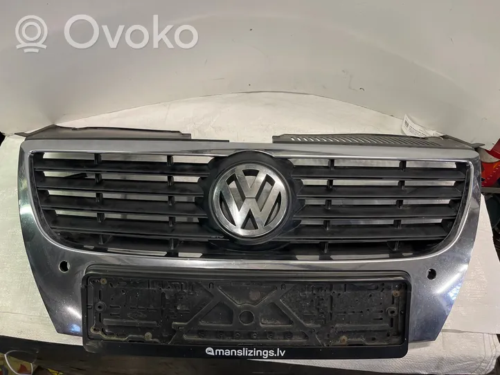 Volkswagen PASSAT B6 Grille calandre supérieure de pare-chocs avant 3C0853651