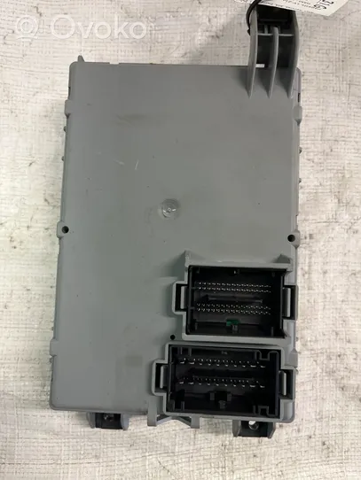 Peugeot Bipper Module de fusibles 01372879080