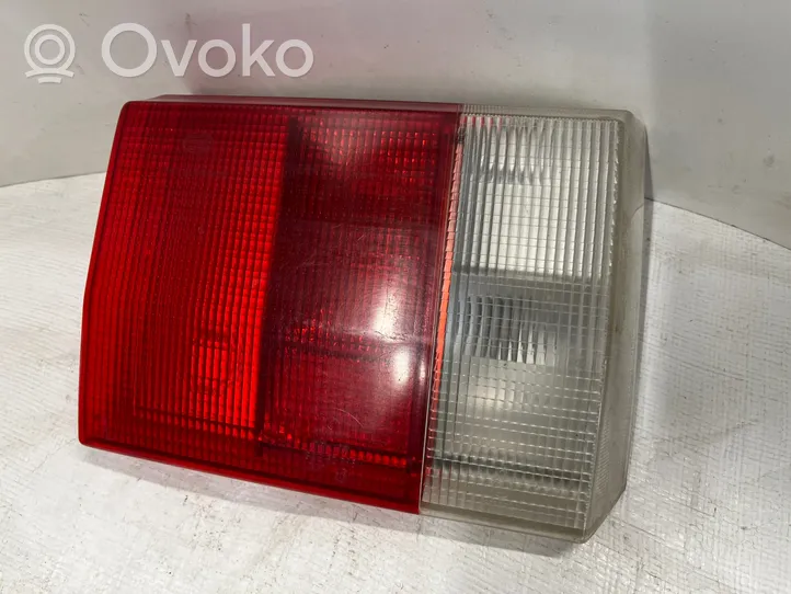 Audi 80 90 B3 Takaluukun takavalot 893945093A