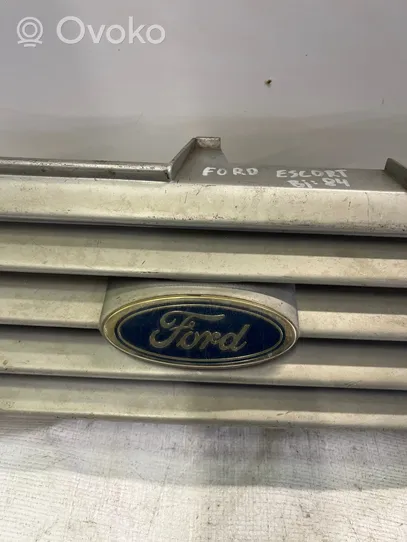 Ford Escort Etusäleikkö 81AG8150M0