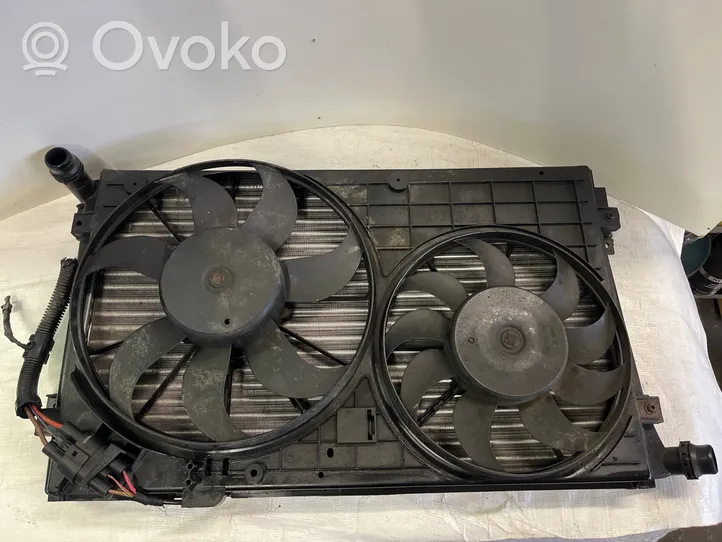 Volkswagen Touran I Aro de refuerzo del ventilador del radiador 1K0121207T