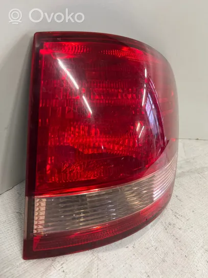 Toyota Avensis Verso Lampa tylna 