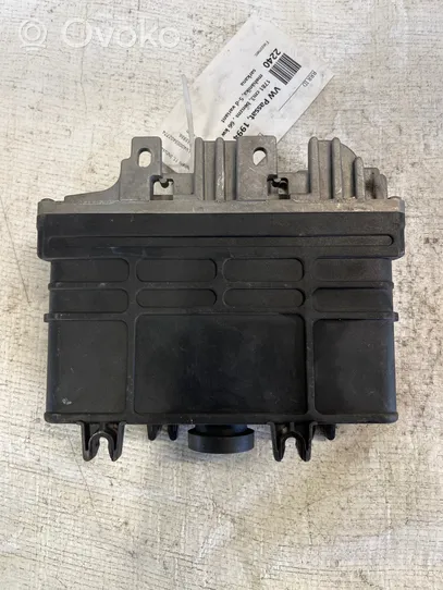 Volkswagen PASSAT B4 Sterownik / Moduł ECU 8A0907311L