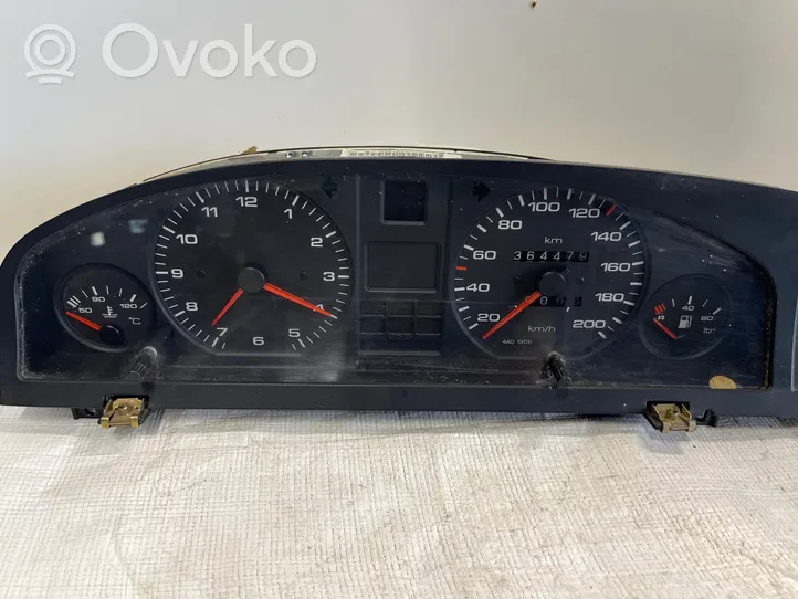 Audi 100 200 5000 C3 Compteur de vitesse tableau de bord 88311183