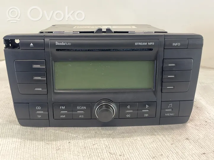 Skoda Octavia Mk2 (1Z) Radio/CD/DVD/GPS-pääyksikkö 1Z0035161C