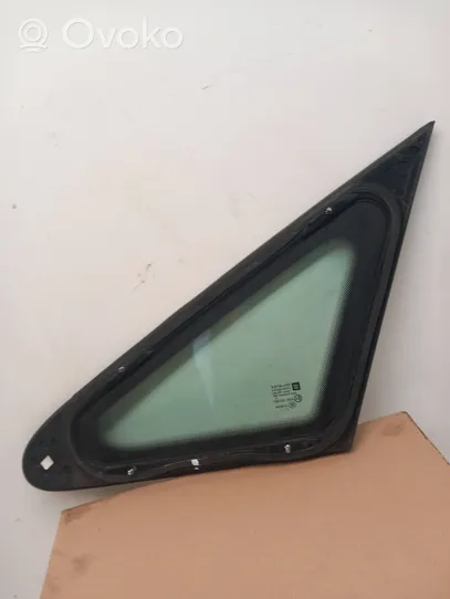 Opel Zafira B Front triangle window/glass 43R007951