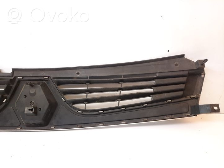 Renault Master II Front bumper upper radiator grill 8200426365