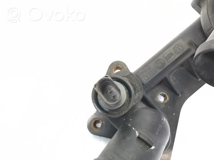 Volkswagen Polo IV 9N3 Termostato/alloggiamento del termostato 03C121111B