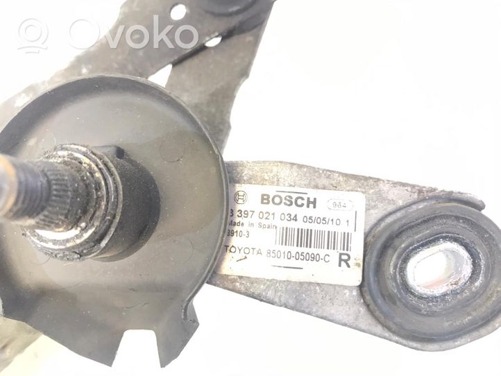 Toyota Avensis T270 Etupyyhkimen vivusto ja moottori 0390241964