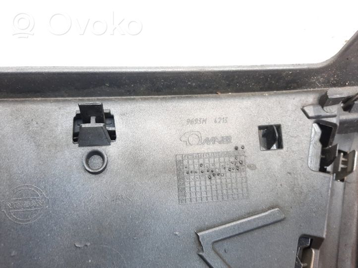 Nissan Qashqai Etupuskurin ylempi jäähdytinsäleikkö 62310JD00B