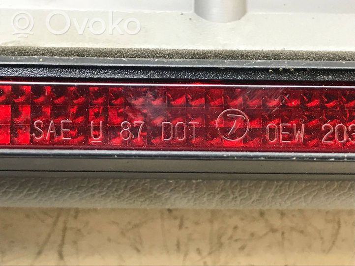 Subaru Forester SG Luce d’arresto centrale/supplementare 0ew24036