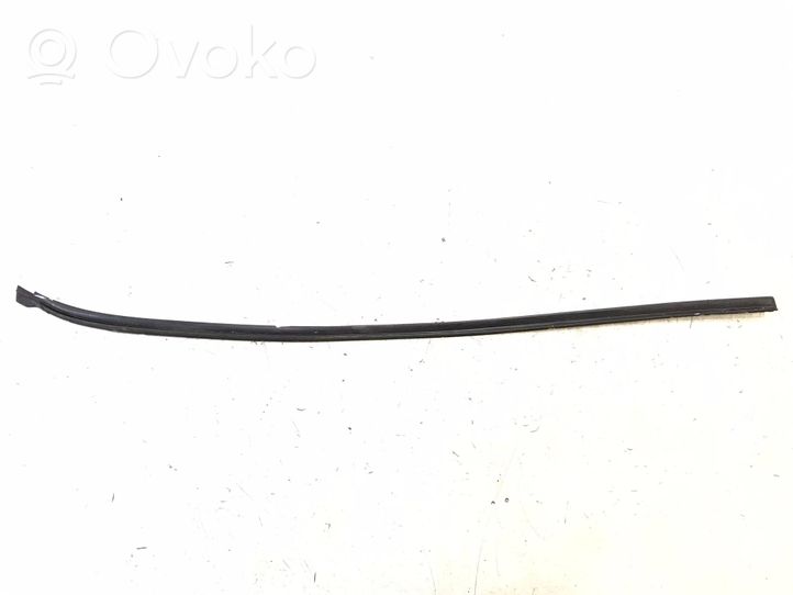 Volkswagen Touareg I Windshield trim 7l6854328