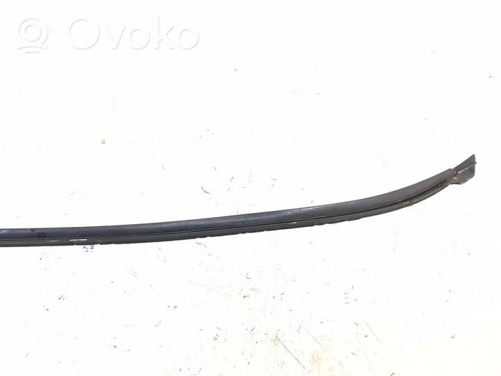 Volkswagen Touareg I Priekinio stiklo apdaila 7l6854327