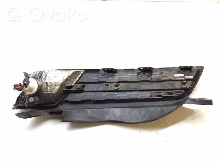 Nissan Micra Verkleidung Nebelscheinwerfer / Gitter vorne 62320bc4