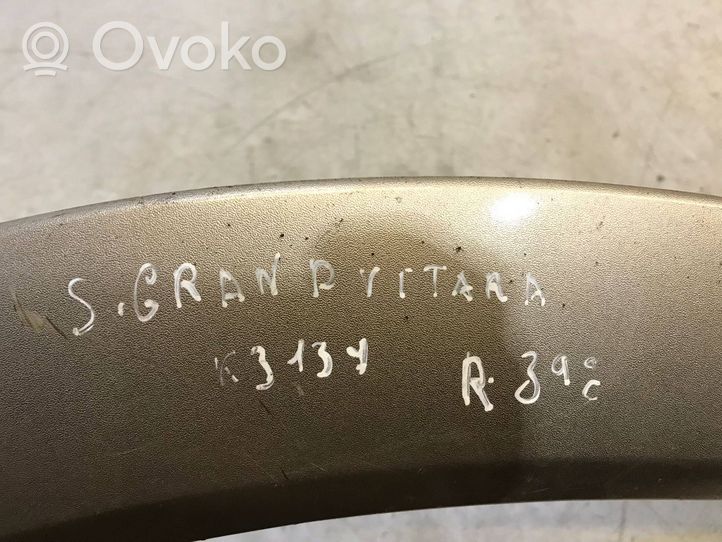 Suzuki Grand Vitara I Takalokasuojan koristelista 7767166da