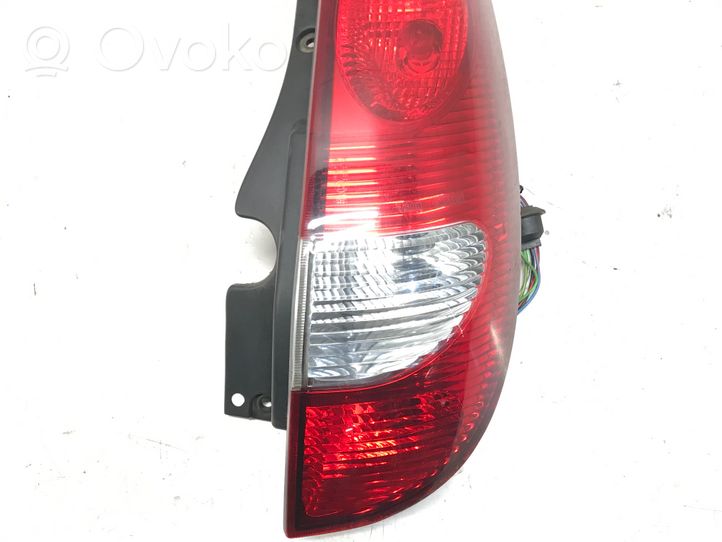 Nissan Almera Tino Lampa tylna K4888