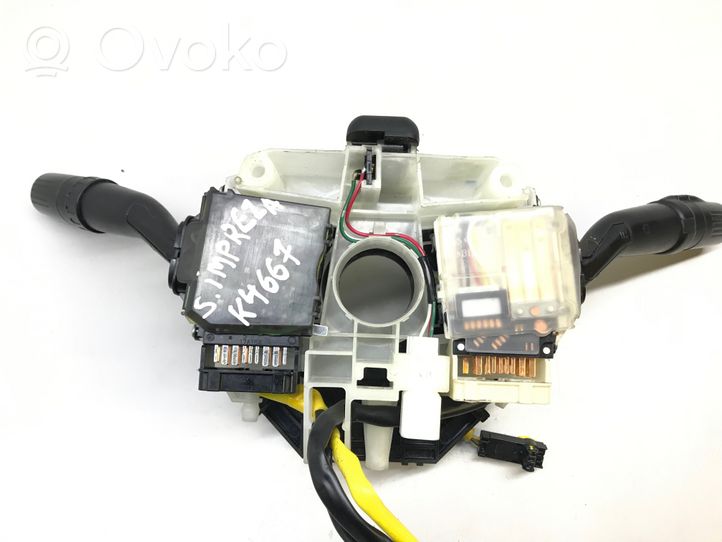 Subaru Impreza II Leva/interruttore dell’indicatore di direzione e tergicristallo K4667