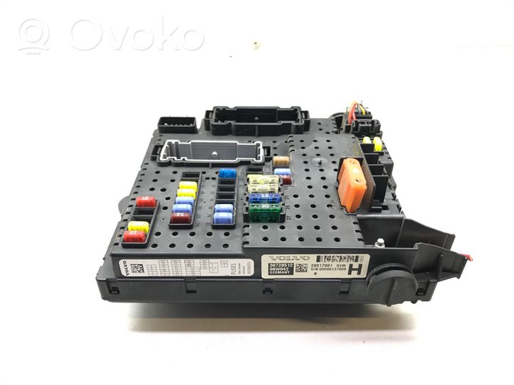 Volvo XC70 Fuse module 30728512