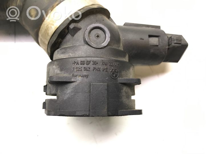 BMW 1 E81 E87 Tuyau de liquide de refroidissement moteur 7525642