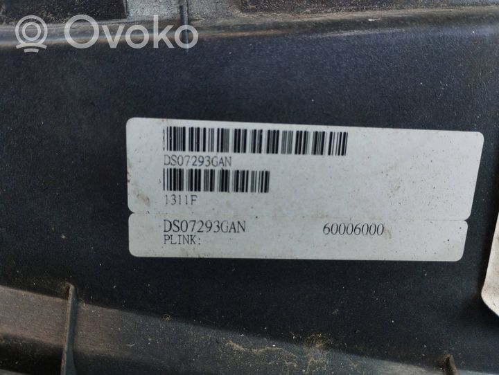 Nissan Note (E11) Grille calandre supérieure de pare-chocs avant DS0729301