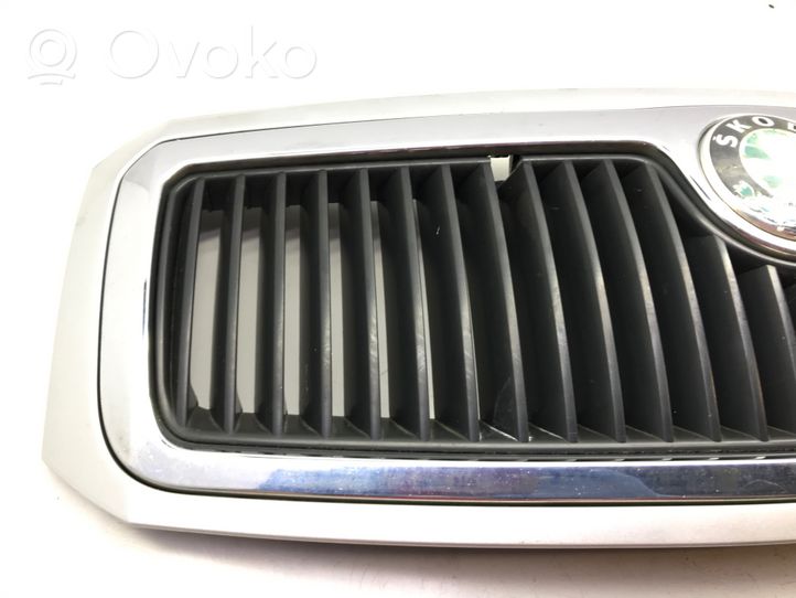 Skoda Fabia Mk1 (6Y) Maskownica / Grill / Atrapa górna chłodnicy 6Y0853668B