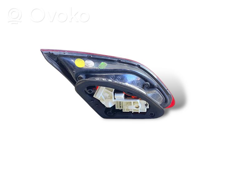 Opel Astra J Lampy tylnej klapy bagażnika 13358082