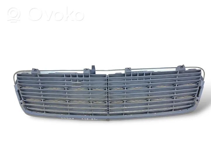 Mercedes-Benz C W203 Maskownica / Grill / Atrapa górna chłodnicy A2038800483